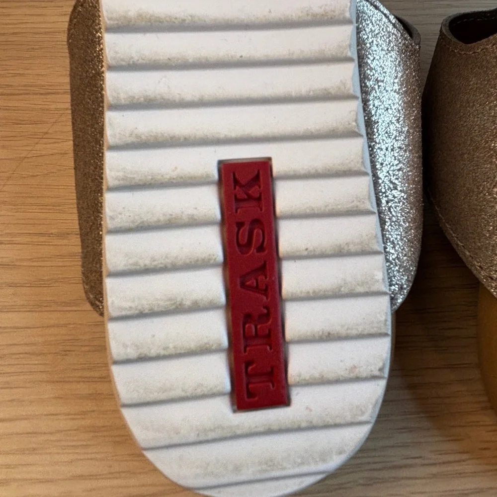 Trask "Sandra" Woven Metallic Gold Tone Slide Sandals LIKE NEW! Woman’s 8 - Picture 8 of 8